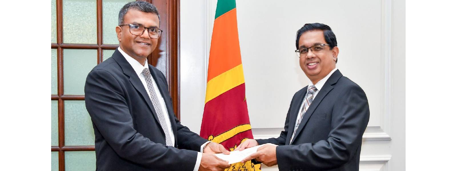 நிதியமைச்சின் செயலாளராக ஹர்ஷன சூரியப்பெரும நியமனம்